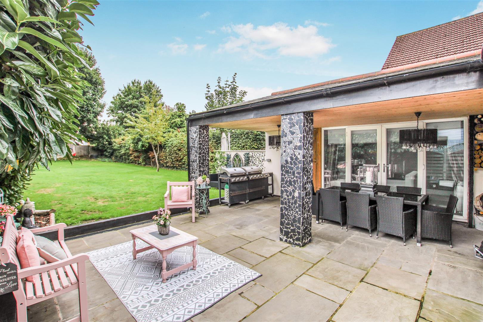 Western Avenue, Brentwood Keith Ashton